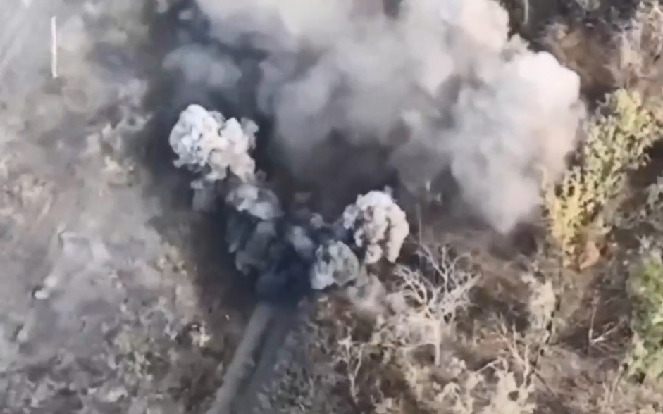 UAV Nga thả bom và lao liên tiếp vào lính Ukraine